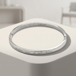 bracelet-fantaisie-pour-femme-argente-personnalise-parfaite-avec-de-jolis-defauts