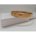 cadeau-de-mariee-bracelet-personnalisable-avec-les-prenoms-coeurs-et-date-du-mariage