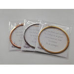 cadeau-noel-feministe-bracelets-personnalises-girl-power-et-carte-de-voeux-pour-les-fetes