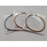 cadeau-noel-femme-bijoux-bracelets-personnalises-avec-carte-de-voeux-pour-les-fetes