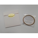 cadeau-pour-maman-noel-bracelet-personnalise-avec-petits-mots-et-pochette-pour-les-fetes