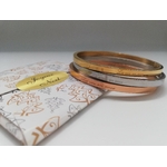 cadeau de noel tendance composé dun bracelet gravé La vie en rose avec une carte joyeux noel et citation