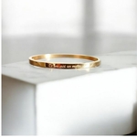 bracelet-jonc-avec-inscription-et-sers-moi-un-mojito