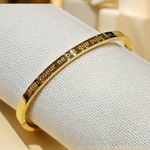 premier-cadeau-pour-une-femme-bracelet-personnalise-mon-coeur-ne-bat-que-pour-toi
