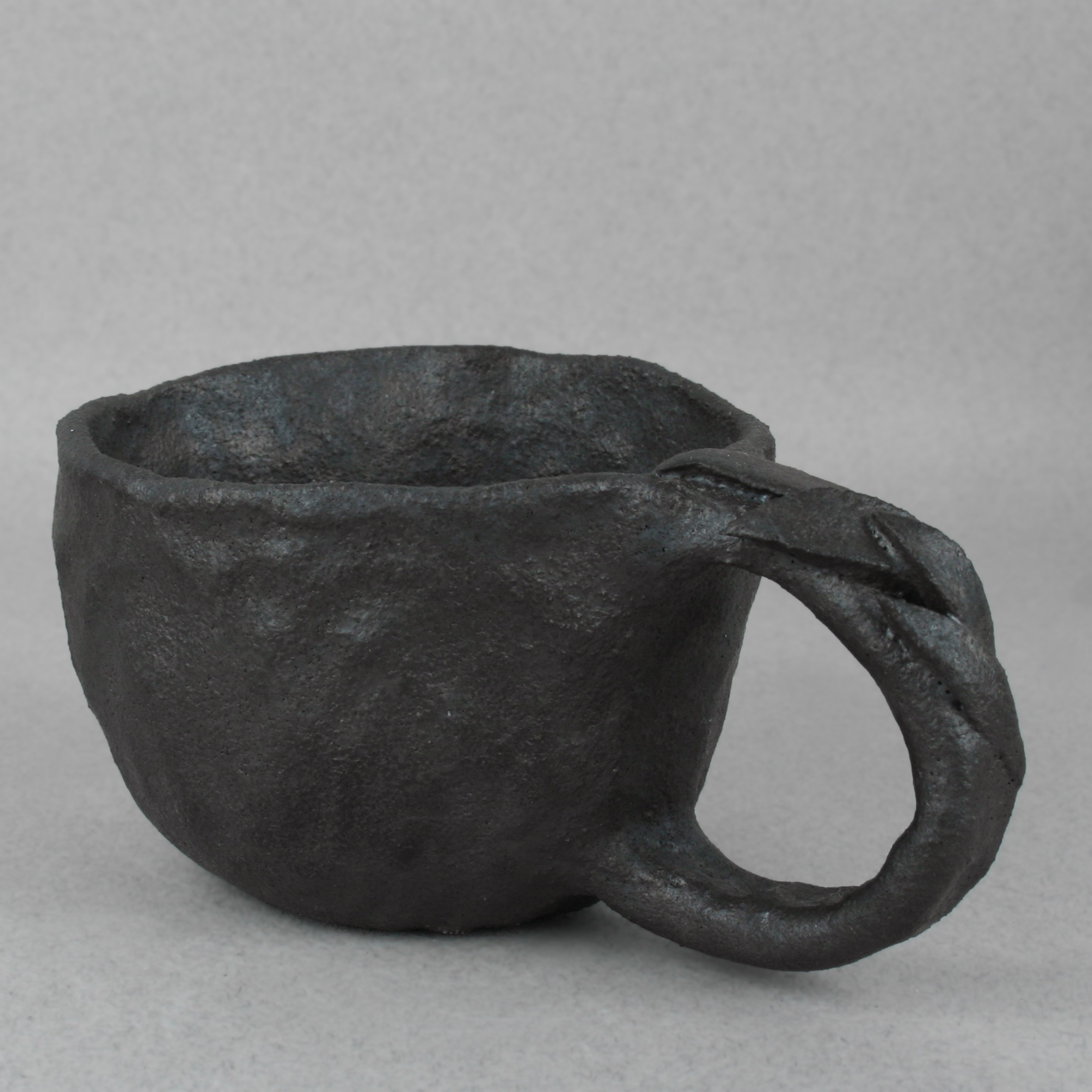 manamu-lena-gayaud-tasse-gres-noir-02-01