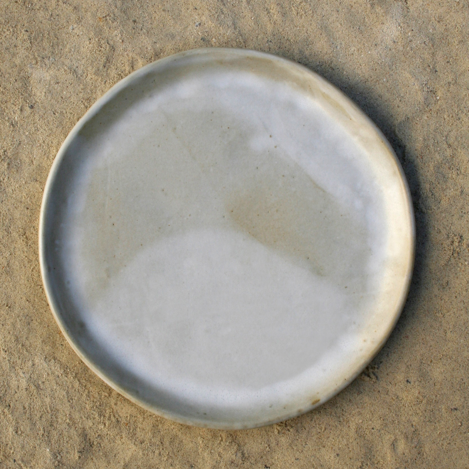 Assiette modelée en grès recolté D22cm