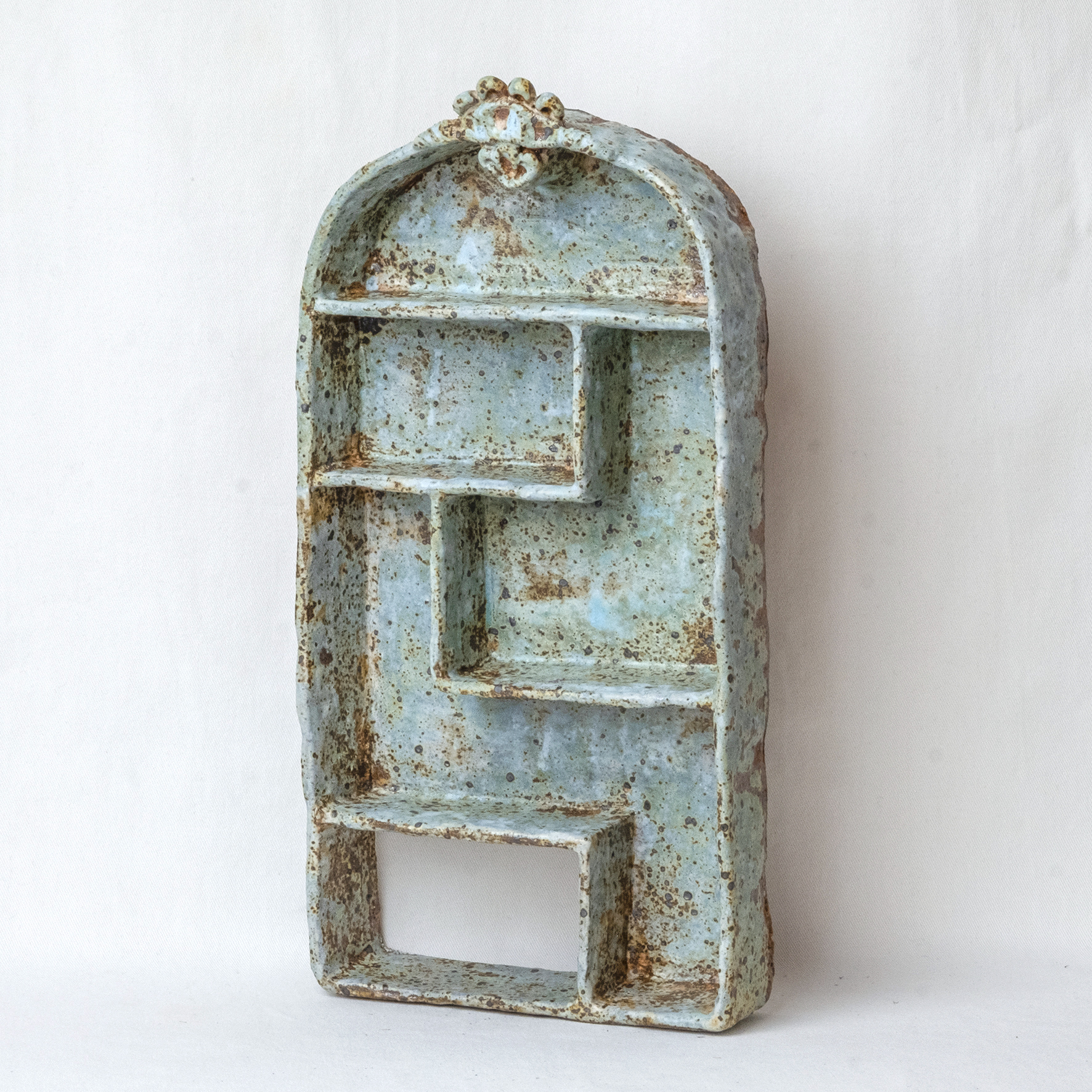 manamu-julia-gilles-etagere-gres