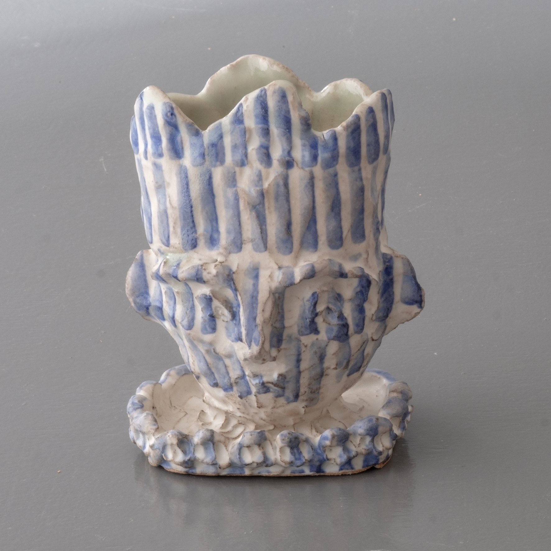 manamu-lea-brodiez-vase-tete