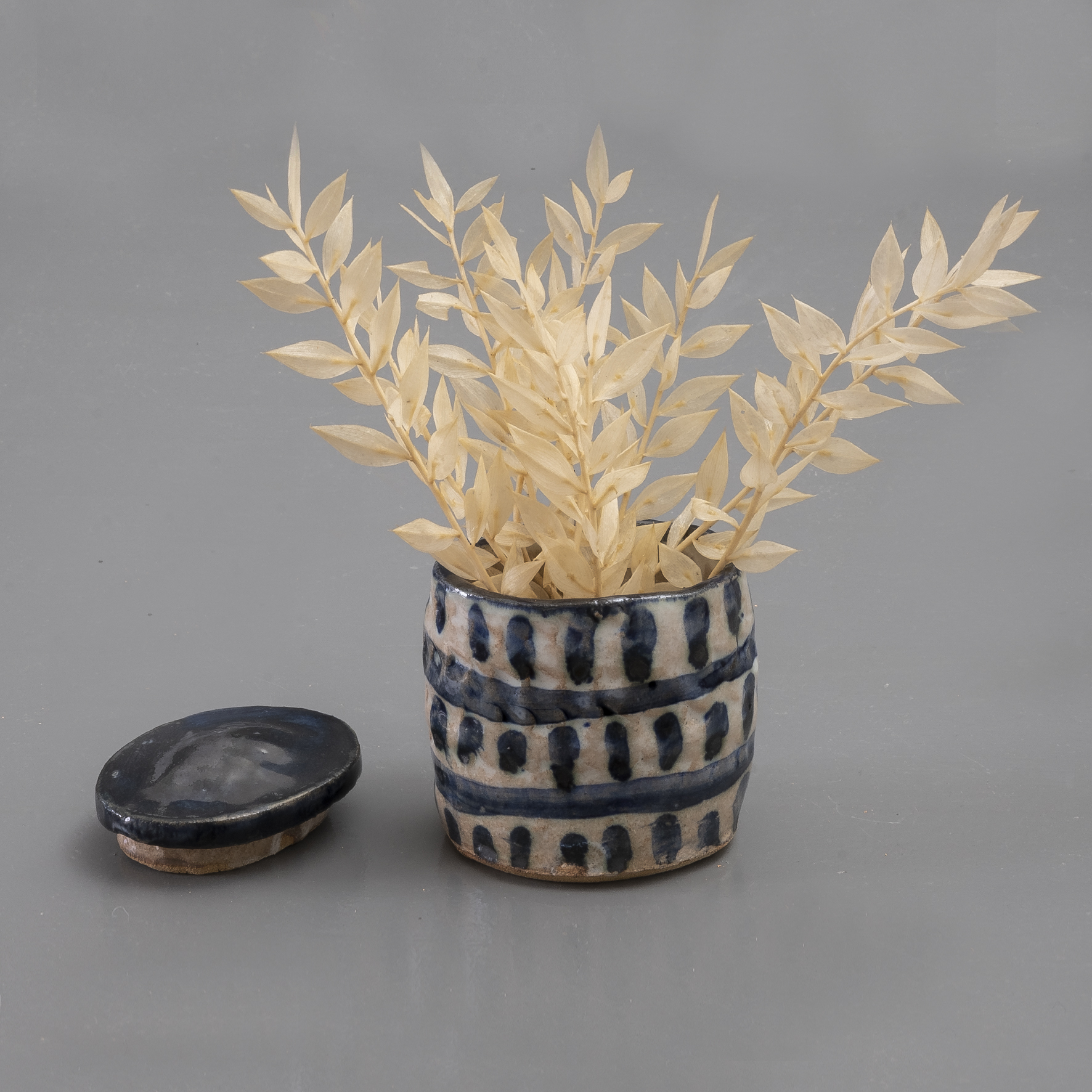 manamu-lea-brodiez-boite-gres-decor