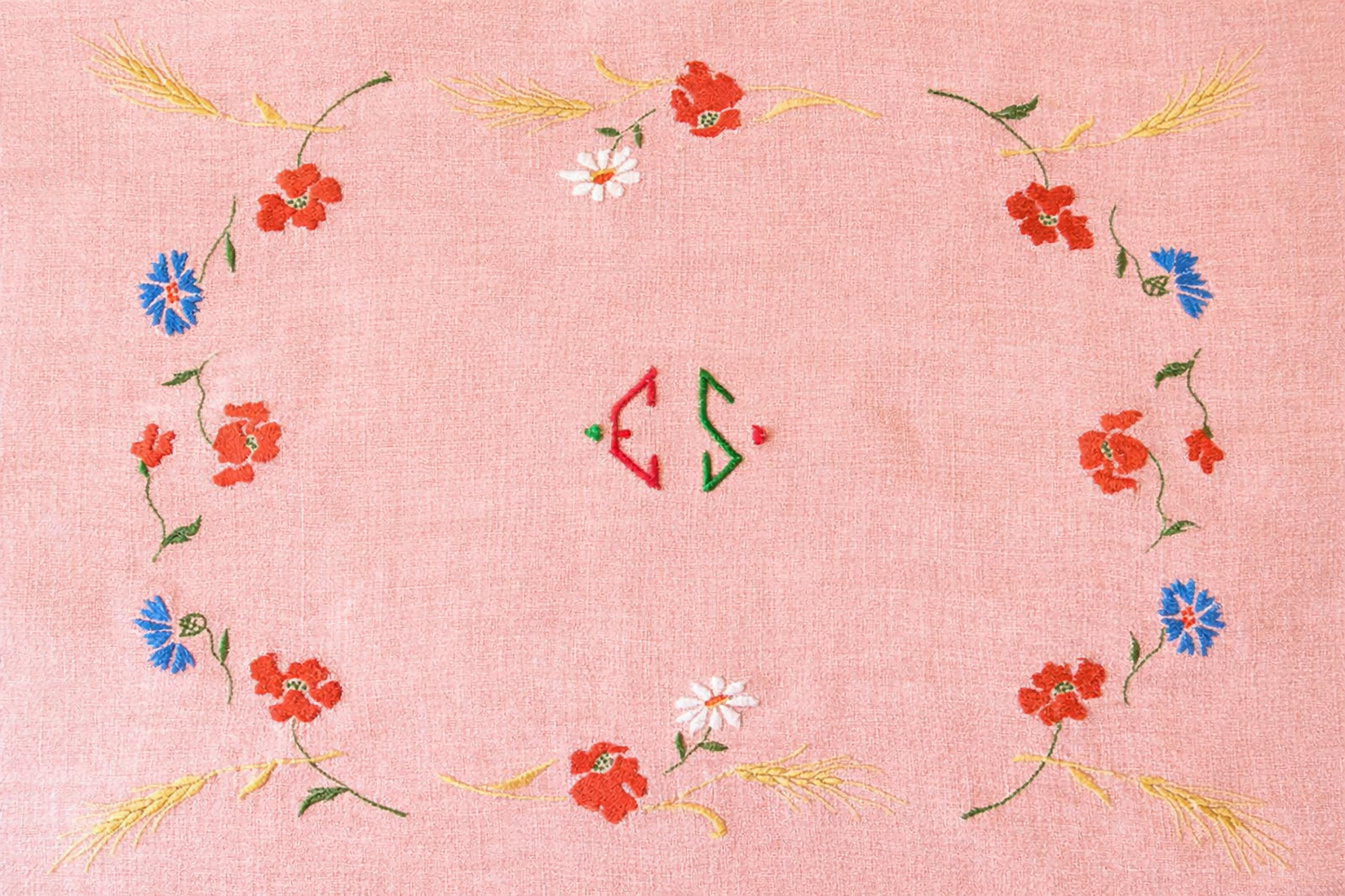 nappe-ancienne-lin-brodee-main-rose-poudre