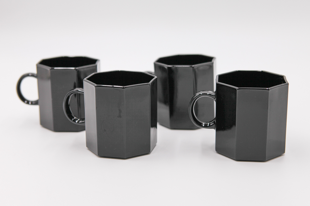 WEB-9561_1982_MAI_Tasses-Noires-Arcopal