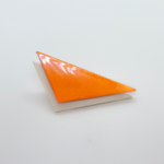 WEB-5863_1982_MA-Broche-Pins-triangles-orange