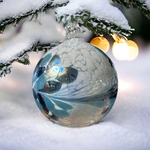Boule de Noël bleu en verre