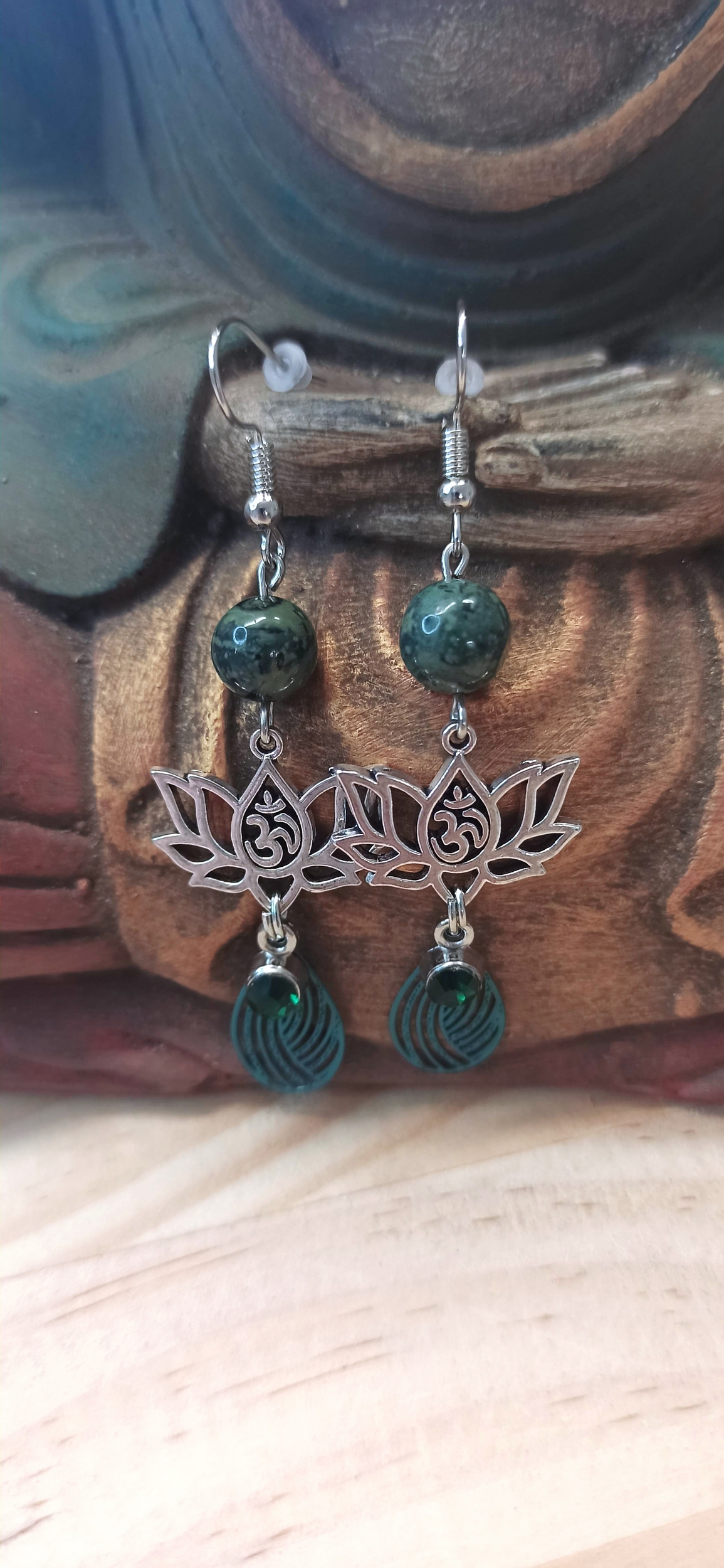 Boucles d\'oreilles fleurs de lotus du présent