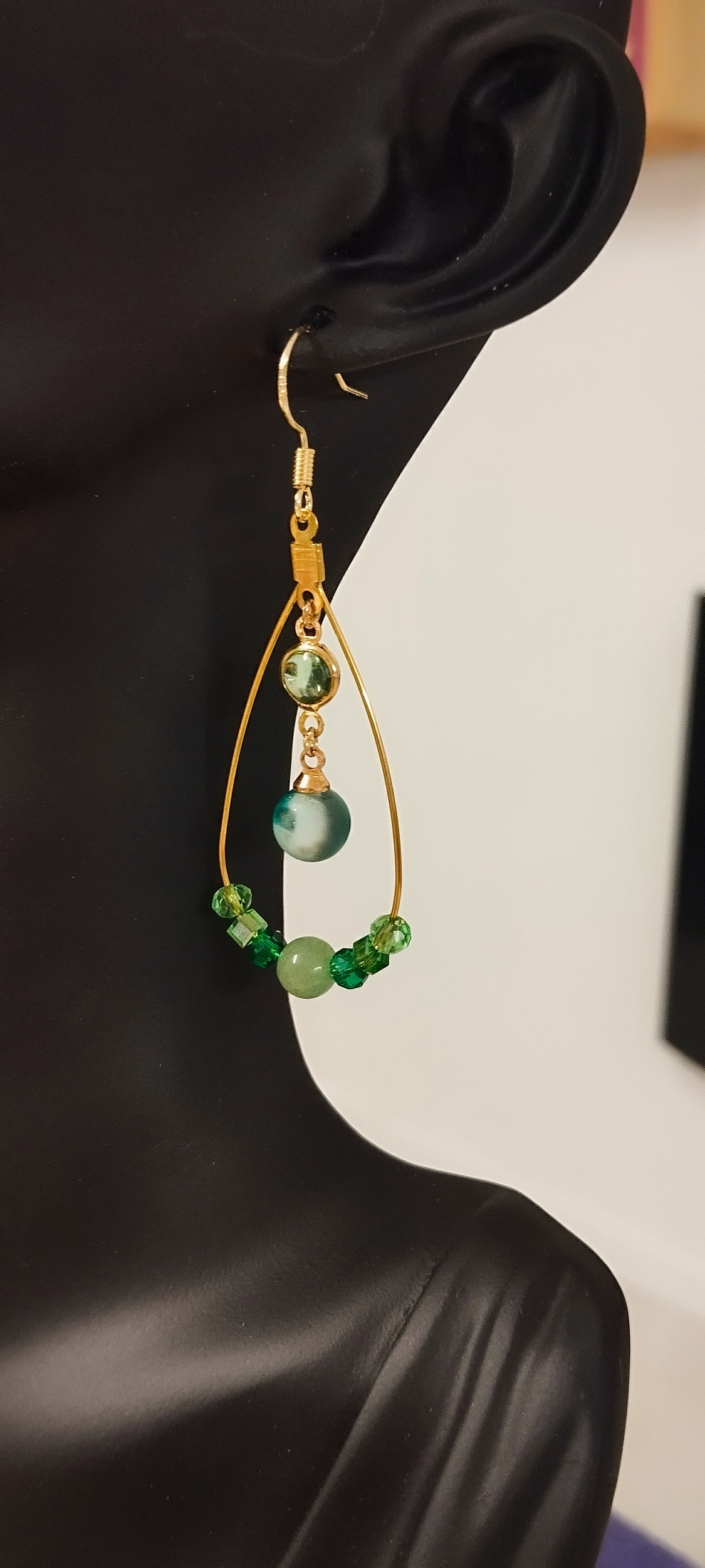 Boucles d\'oreilles gouttes vertes tendance