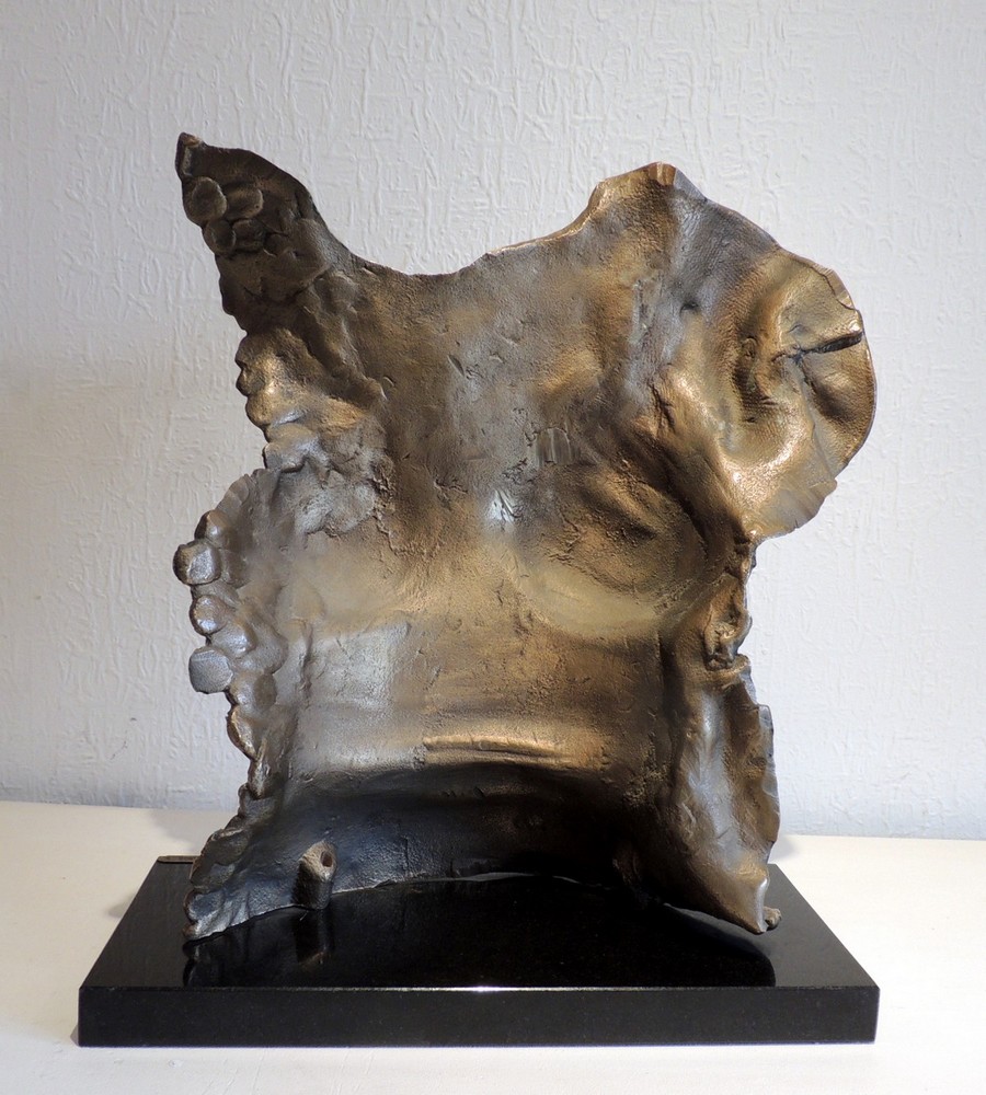 7-c- Ferrando Feminité Bronze poli  Vue de dos 45 x 30 x 15 sur marbre noir 37 x 16 x 2,5 - 13,5kg- -DSCN9595