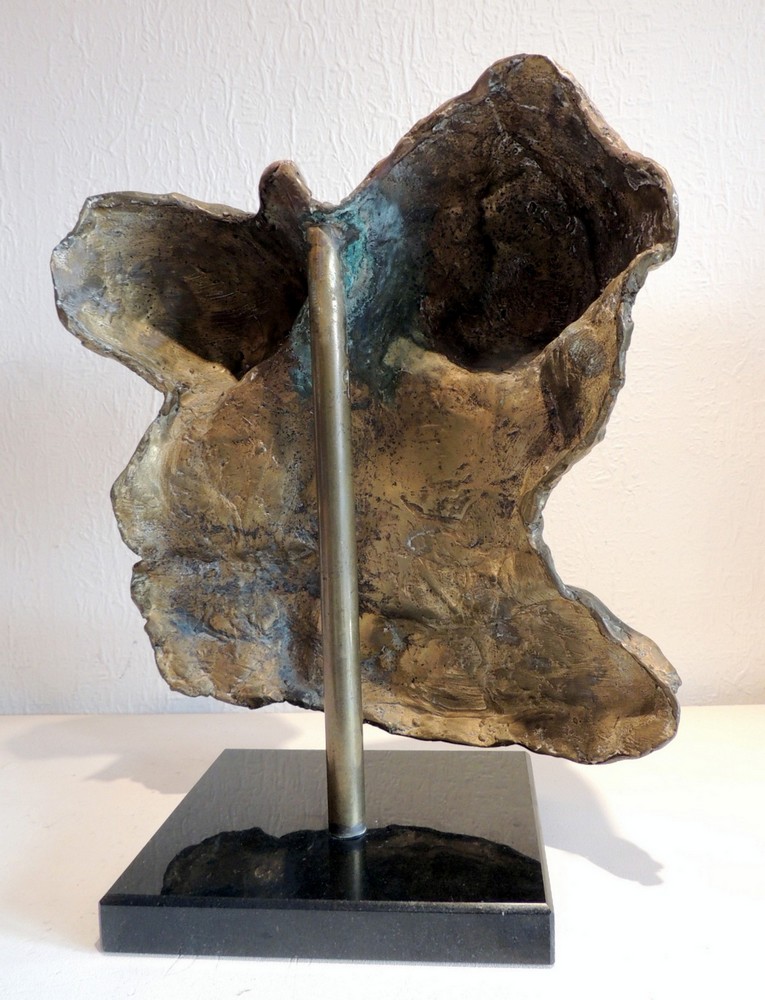 8-d Ferrando Feminité -bronze poli 55x40x20  vue de dos-sur marbre 21 x 19 x 3- 13,5kg