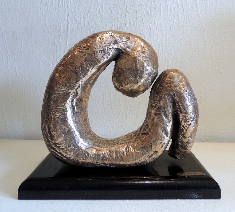 9-a- Ferrando -Silène 27 X 27 X 12 bronze poli sur marbre noire30 x 15 x 3- vue de profil 1 -13,5kg