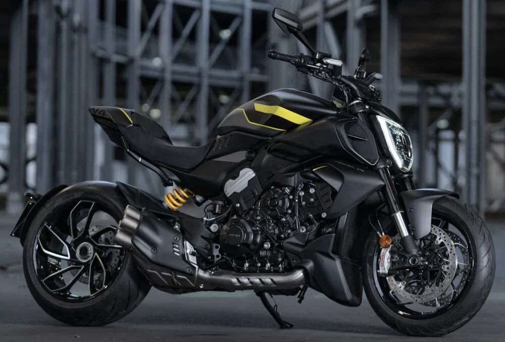 10982 diavel v4 2025 1000px