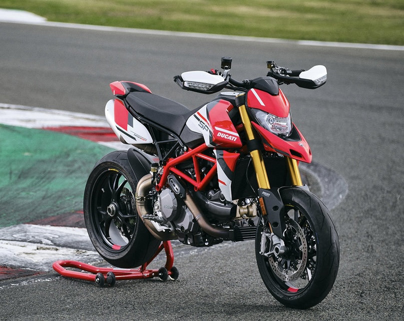 hypermotard 950 sp my2021 dinamiche 14 gallery 1920x1080 2