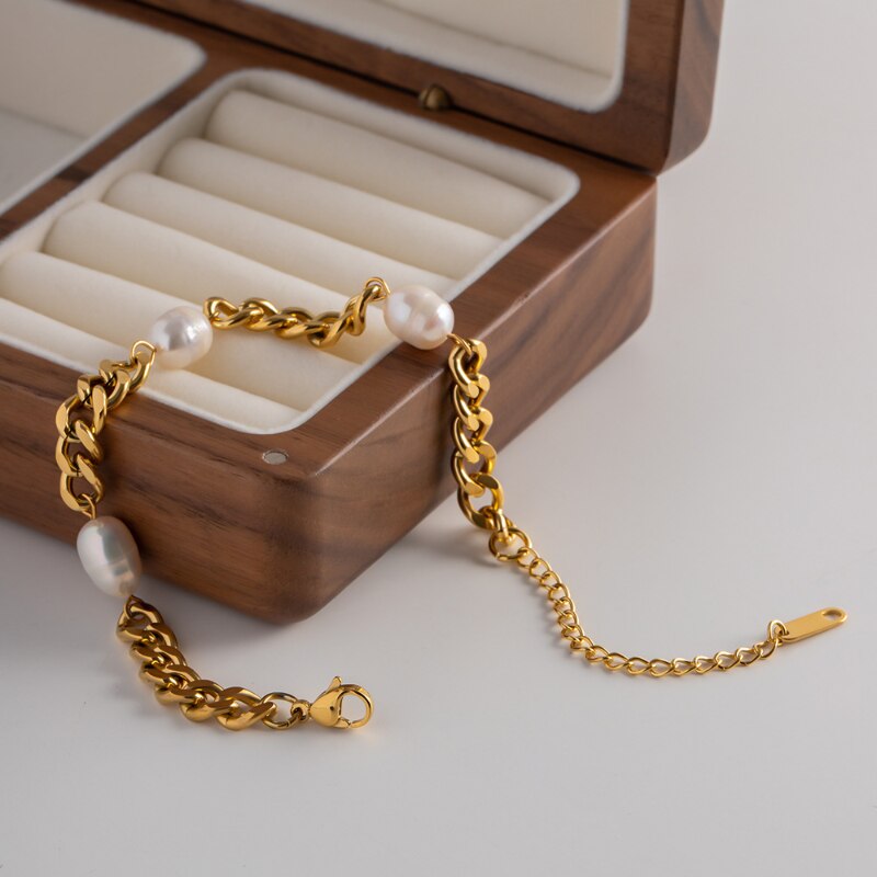Bracelet tendance femme - Bracelet plaqué Or 14 carats, perles synthétiques.