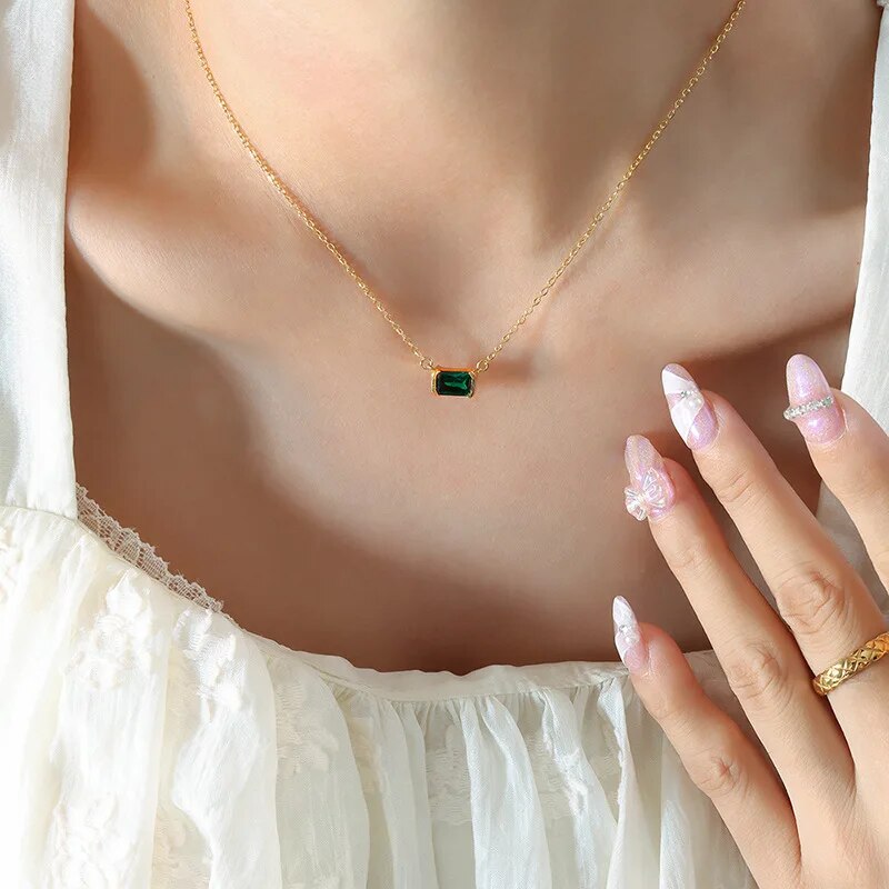 Collier pendentif femme, plaqué or 18 carats, pierre zircon cubique.