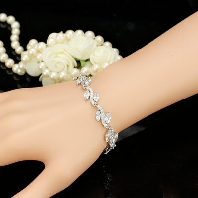 Bracelet raffiné de charme, pour femme, en forme de feuille, zircone cubique.