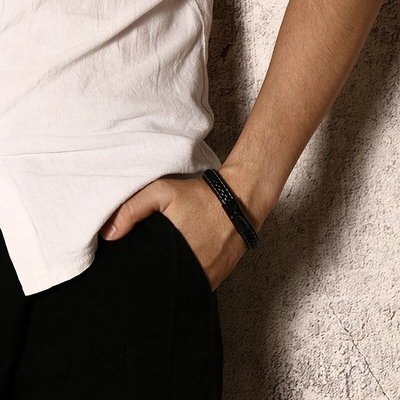 Vente flash - Bracelet tendance mode, en cuir noir pour homme.