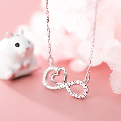 Bijoux romantique – Collier avec coeur infini, symbole d'amour sans fin, argent, zircon cubique.