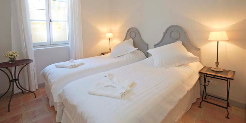tete_lit_florence_gris_villa_demeure