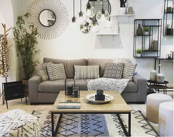 table_basse_plateau_bois_pieds_noirs