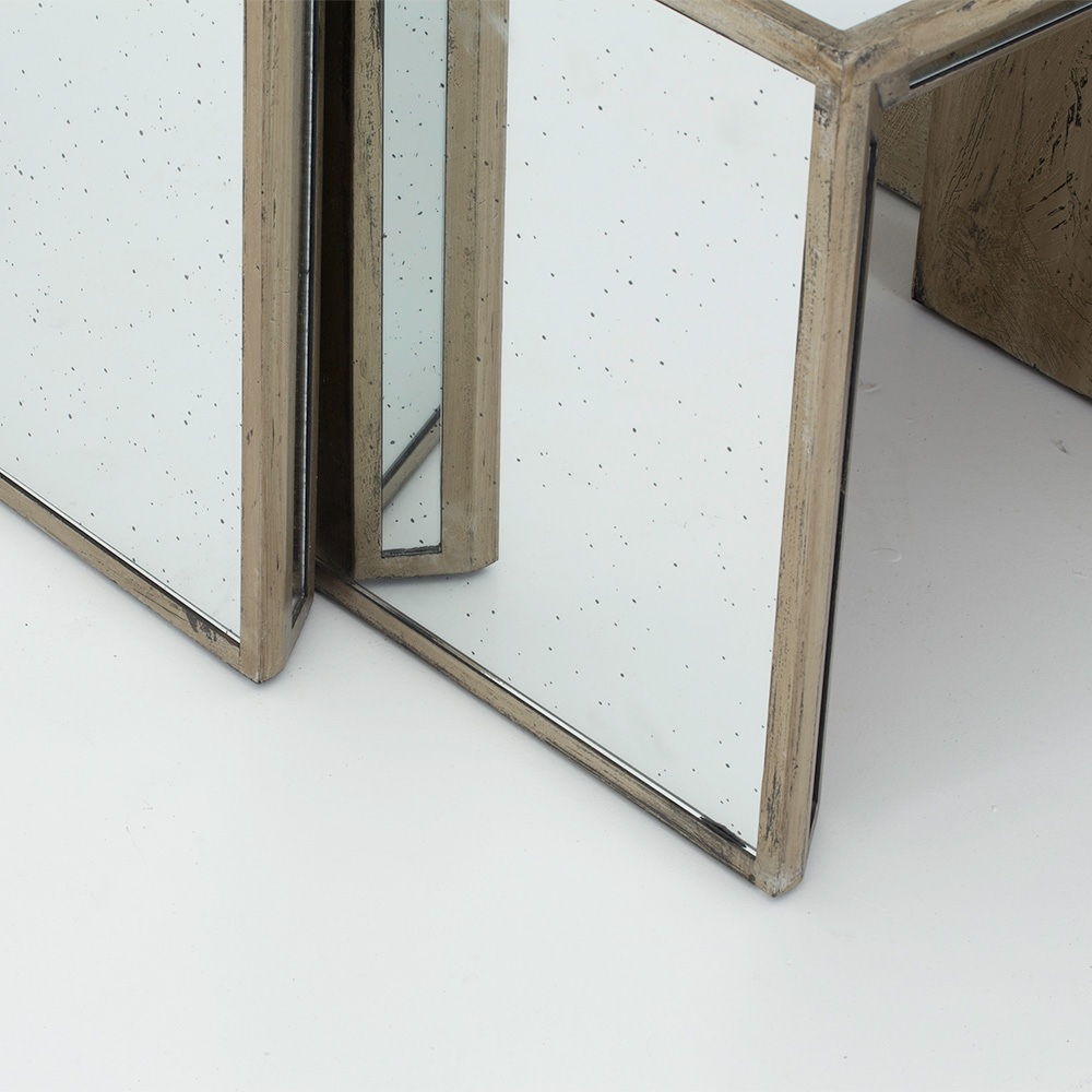 pieds_bout_canapé_miroirs