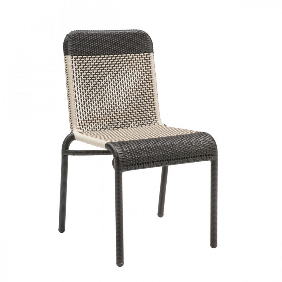 chaise_jardin_plastique_noir_blanc