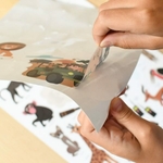 poppik-poster-stickers-affiche-jeu-educatif-animaux-savane-brun-ingela-arrhenius-enfants-2-600x601