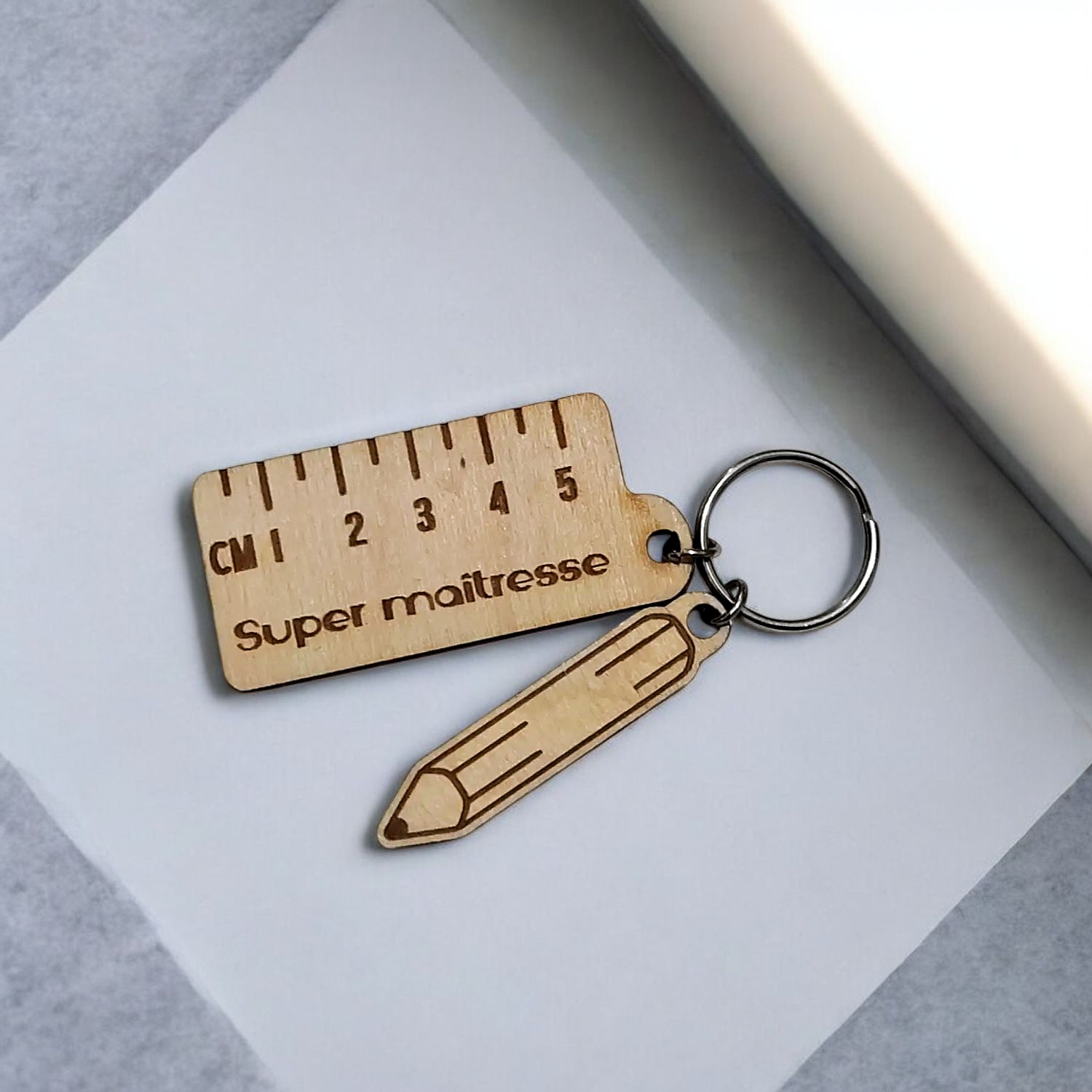 Porte-Clés Super Maîtresse en Bois
