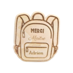 Magnet en Bois Gravé Sac à Dos