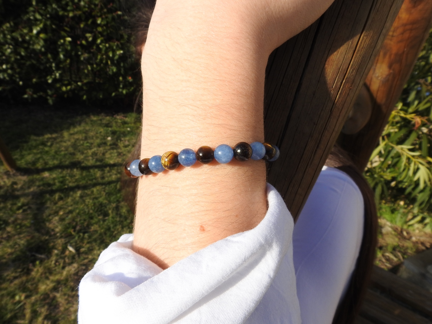 Bracelet PUEREZA MomZelle «Protection et communication» en pierres fines oeil de tigre et quartz bleu. MMC024