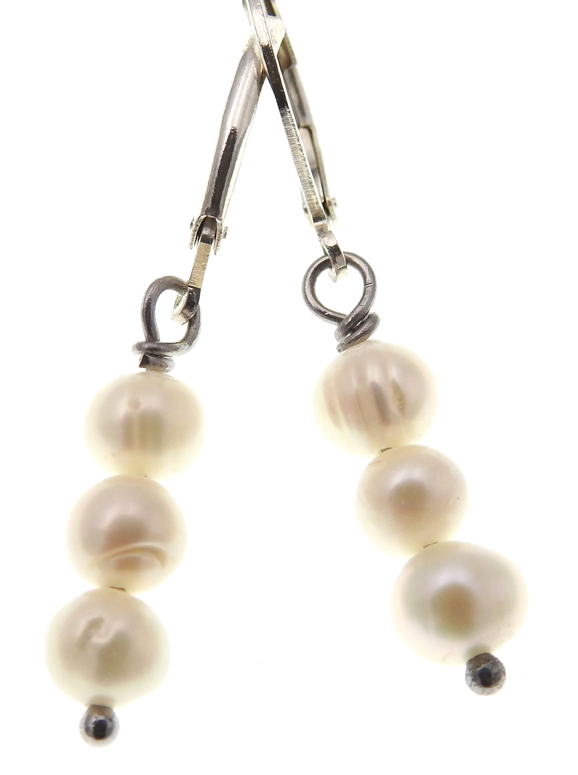 Boucles doreilles de mariage ornées de perles deau douce | Boucles d’oreilles de mariage CARTAMA | MomZelle Bijoux | MMC212