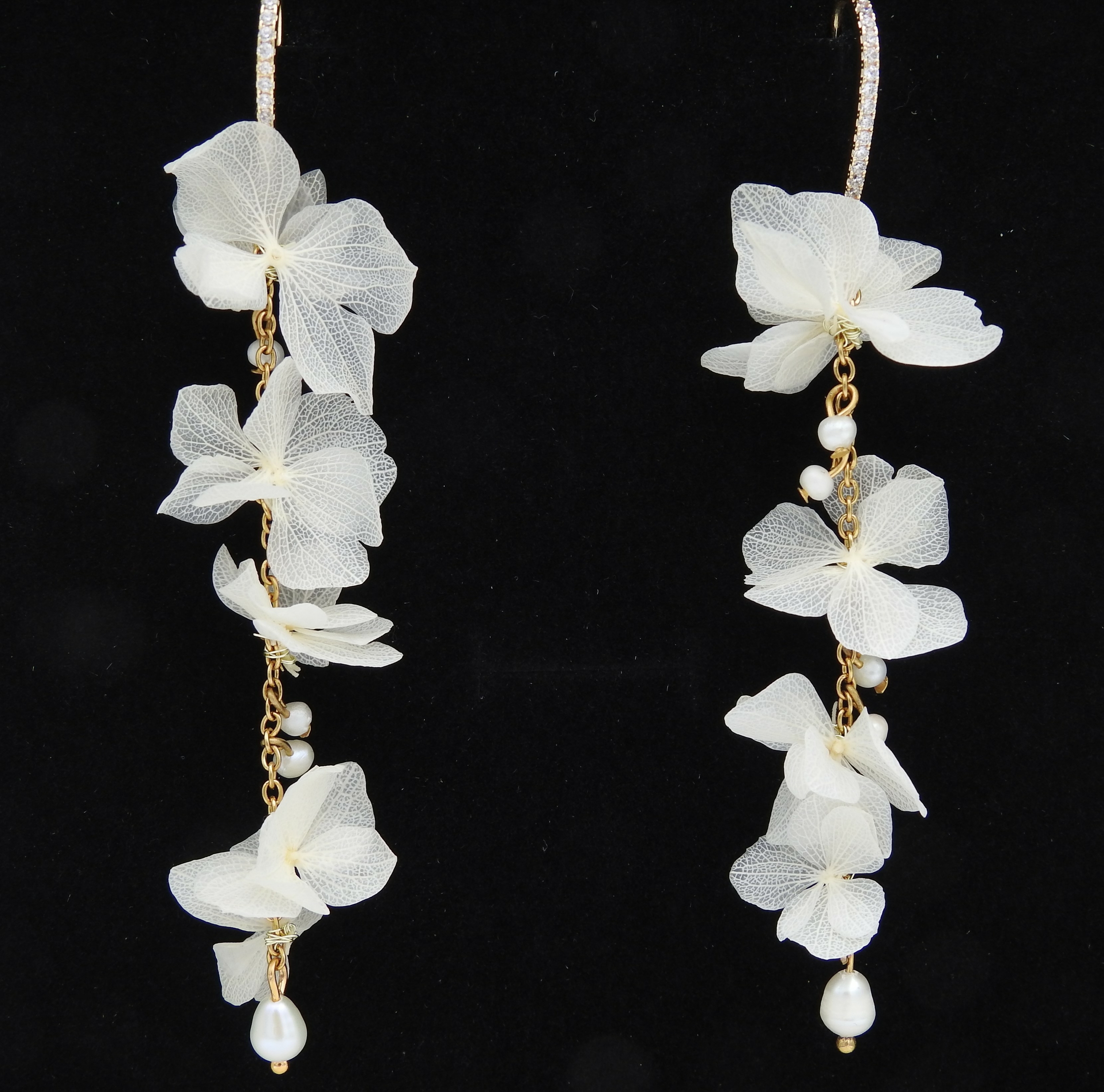 Boucles doreilles fleurs stabilisées ivoire et perles  deau douce JADA | MomZelle Bijoux | MMC253|