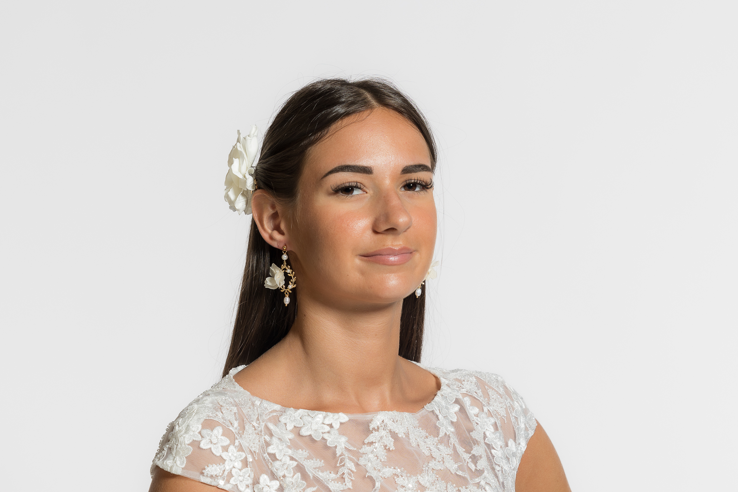 Barrette de mariage fleurie ornée dune fleur de gardénia blanche | Barrette de mariage fleurie IZIA | MomZelle Bijoux MMC287