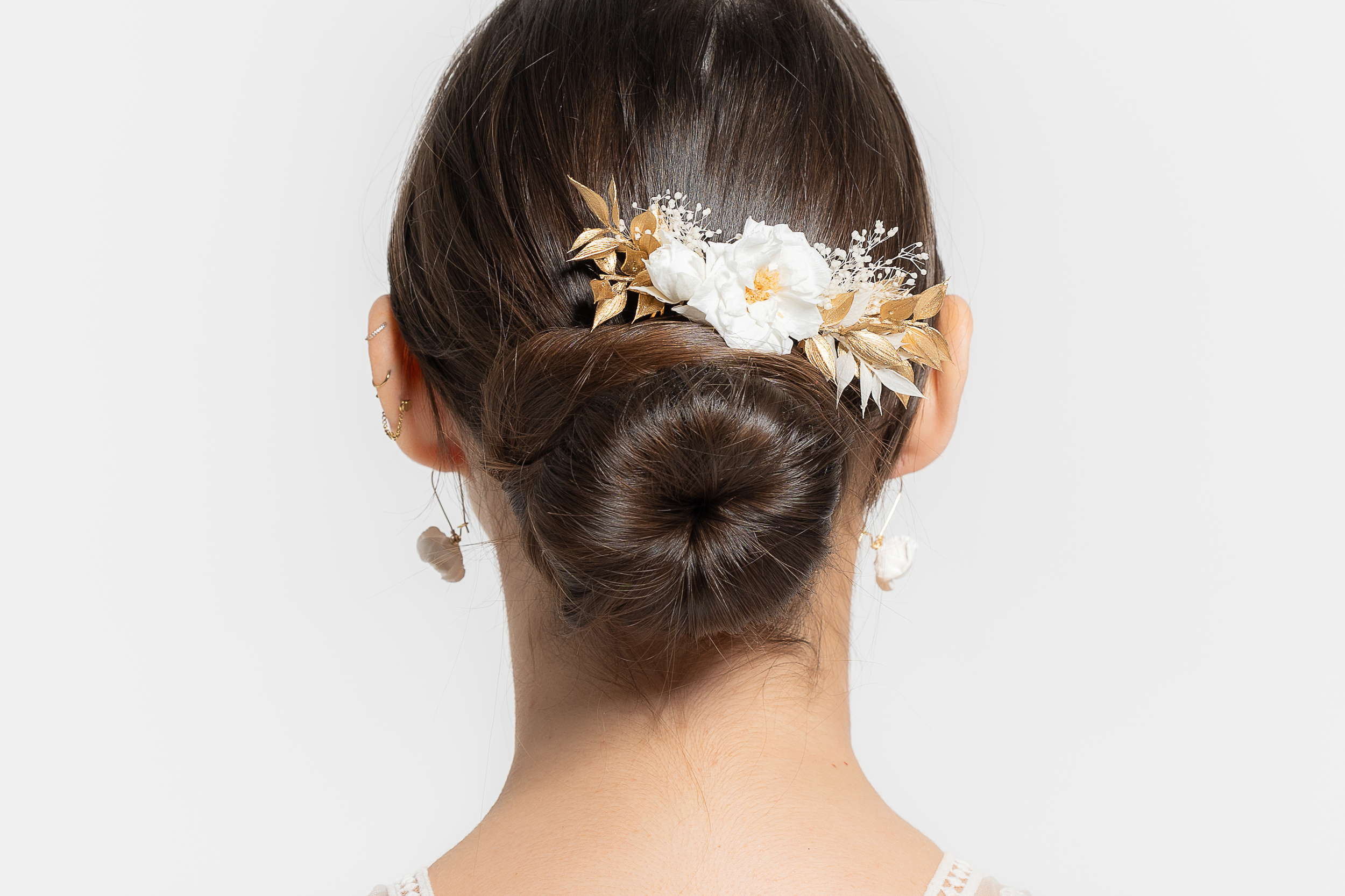 Peigne doré fleuri aux accents bucoliques | Peigne fleuri FELICIA aux accents bucoliques| MomZelle Bijoux MMC321