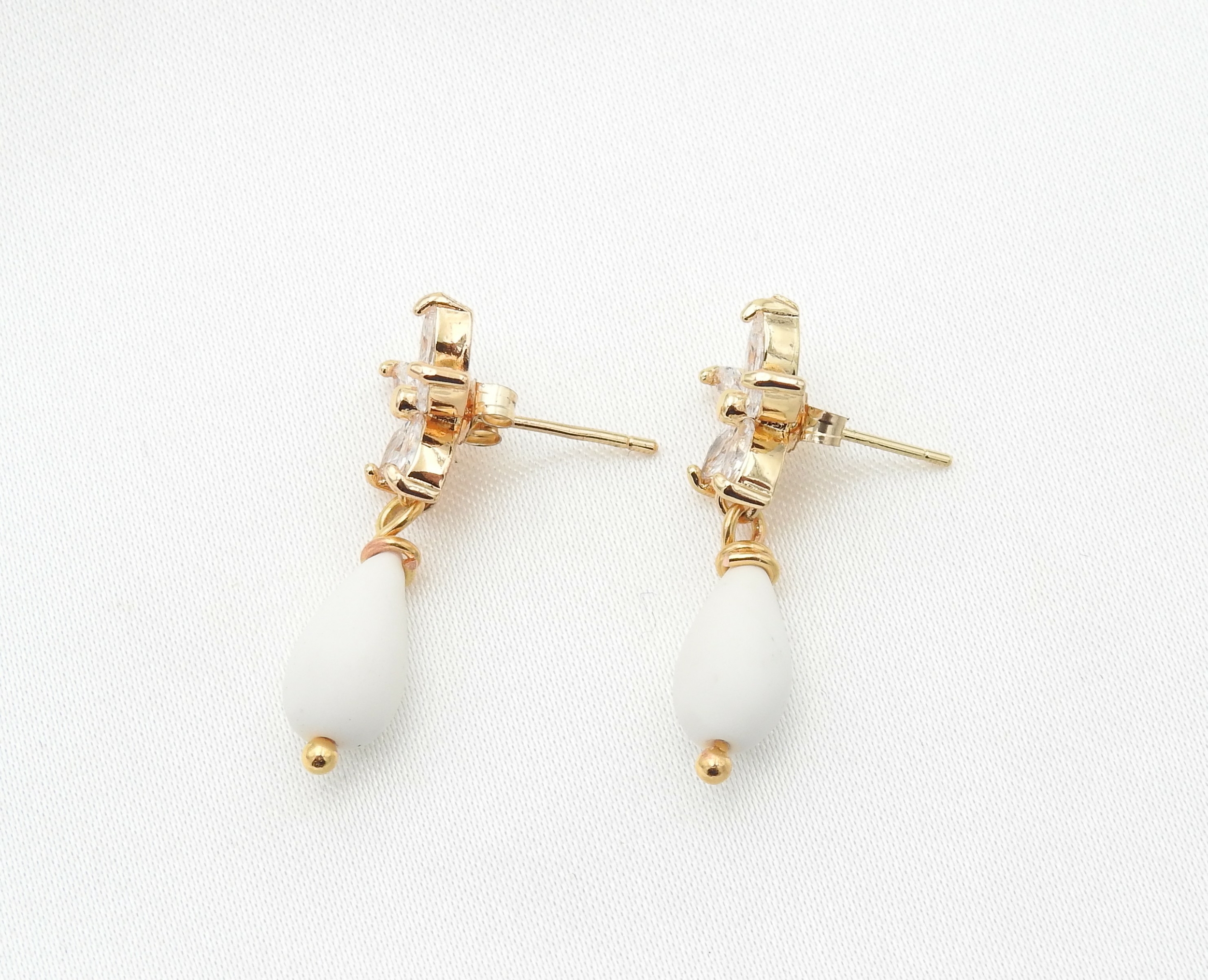 Boucles doreilles élégantes et raffinées en porcelaine | Boucles doreilles élégantes et raffinées en porcelaine LYS| MomZelle Bijoux MMC323