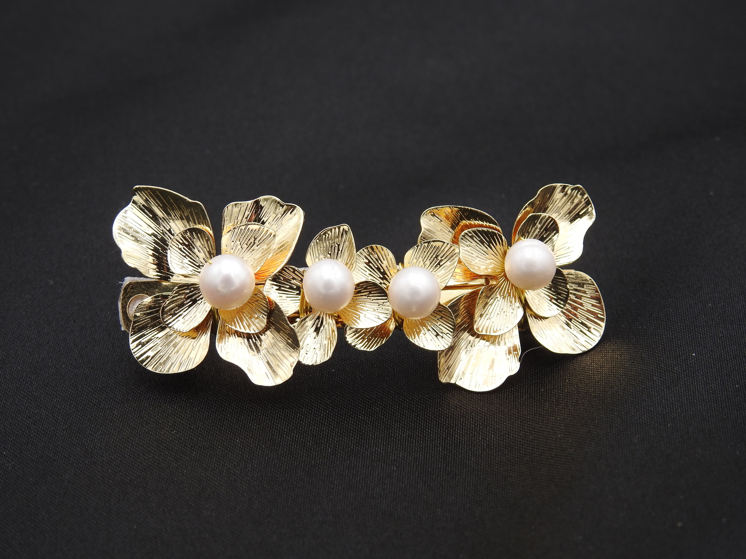 Barrette de mariage chic et raffinée ornée de perles naturelles | Barrette de mariage chic et raffinée ornée de perles naturelles  EMMA| MomZelle Bijoux MMC281