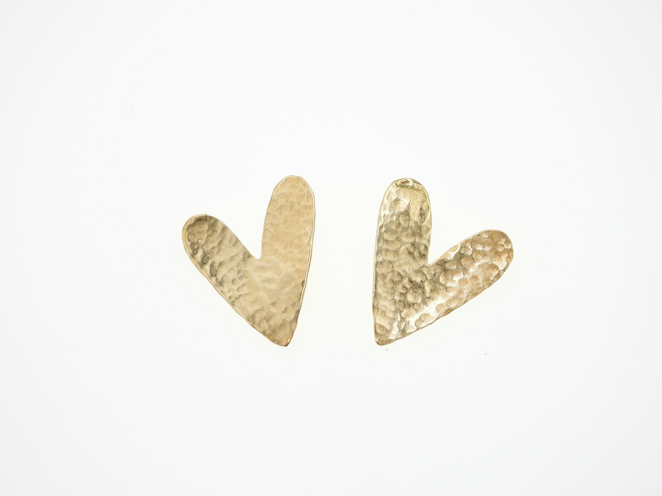 Boucles doreilles en forme de coeur martelé | Boucles doreilles en forme de coeur martelé LEONIE| MomZelle Bijoux MMC328