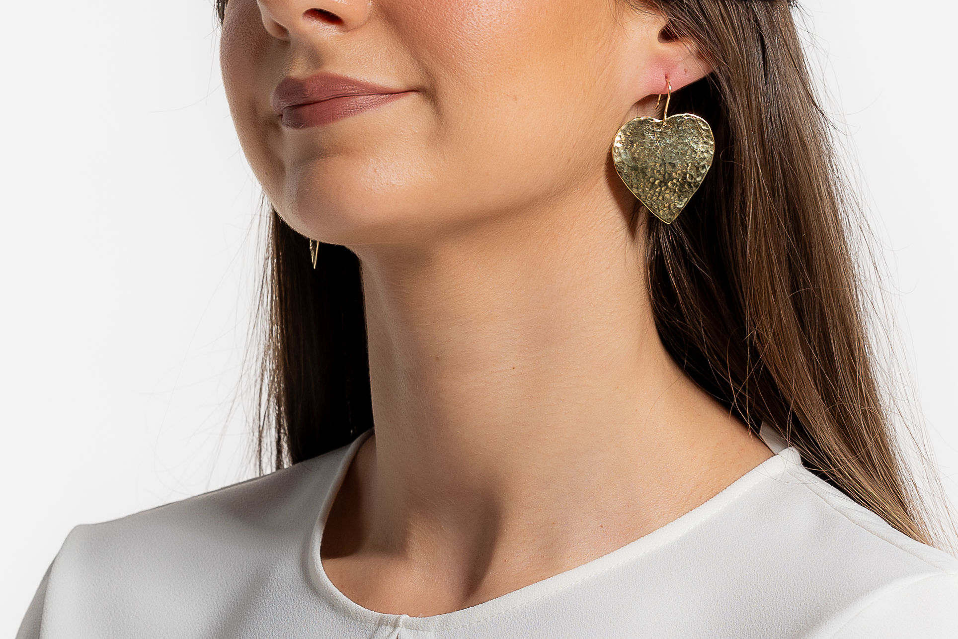 Boucles doreillles en forme de coeur martelé | Boucles doreillles en forme de coeur martelé CELESTE| MomZelle Bijoux MMC329