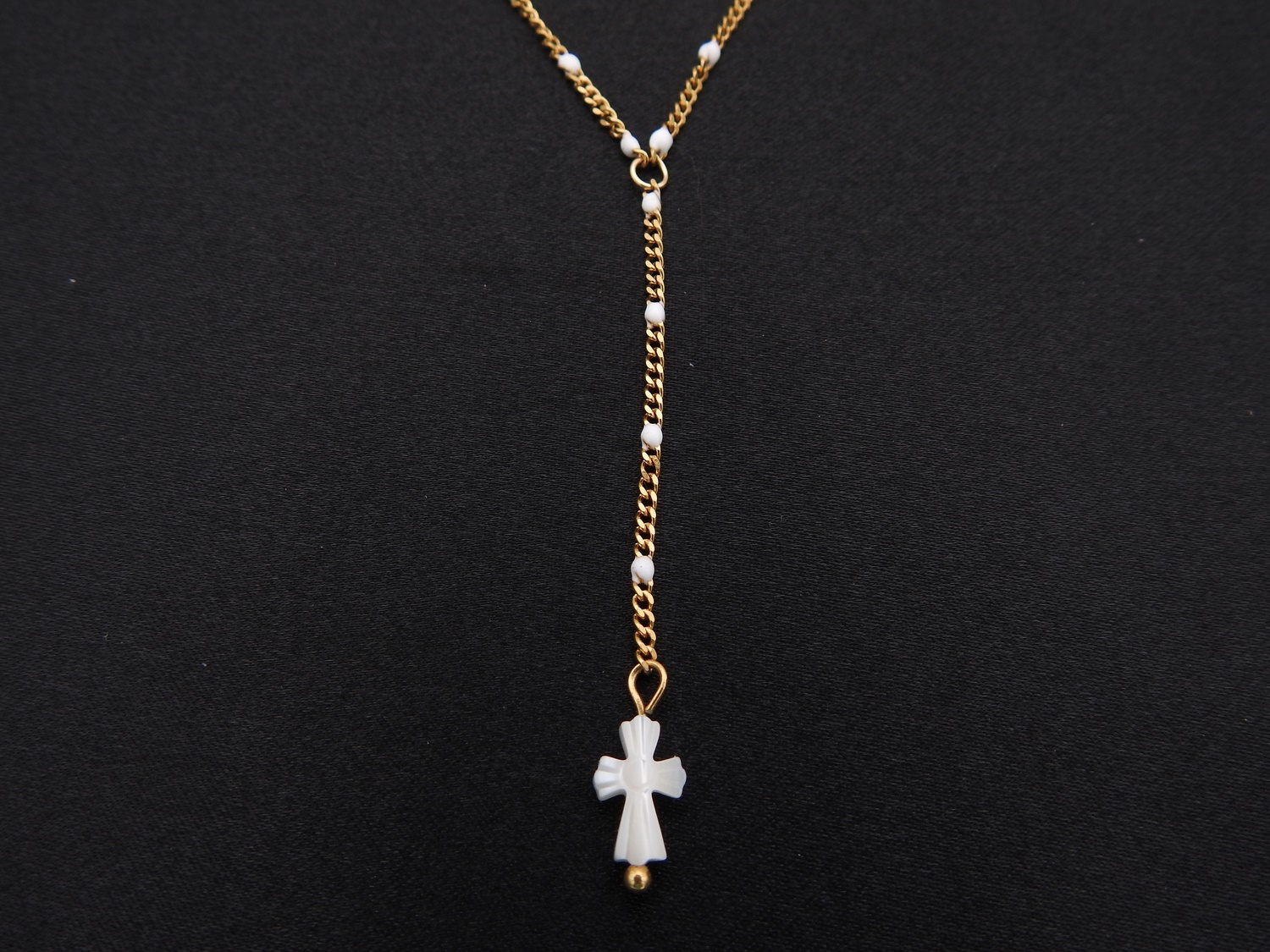 Chapelet pour femme JADA avec sa croix en nacre blanc by Mom’Zelle MMC030 2