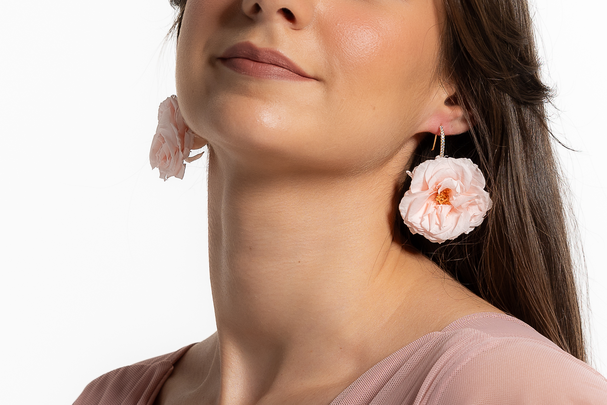 Boucles d'oreilles fleuries aux accents poétiques APPOLINE  Mom'Zelle  Boucles d'oreilles APPOLINE : L'élégance aux notes poétiques à votre portée