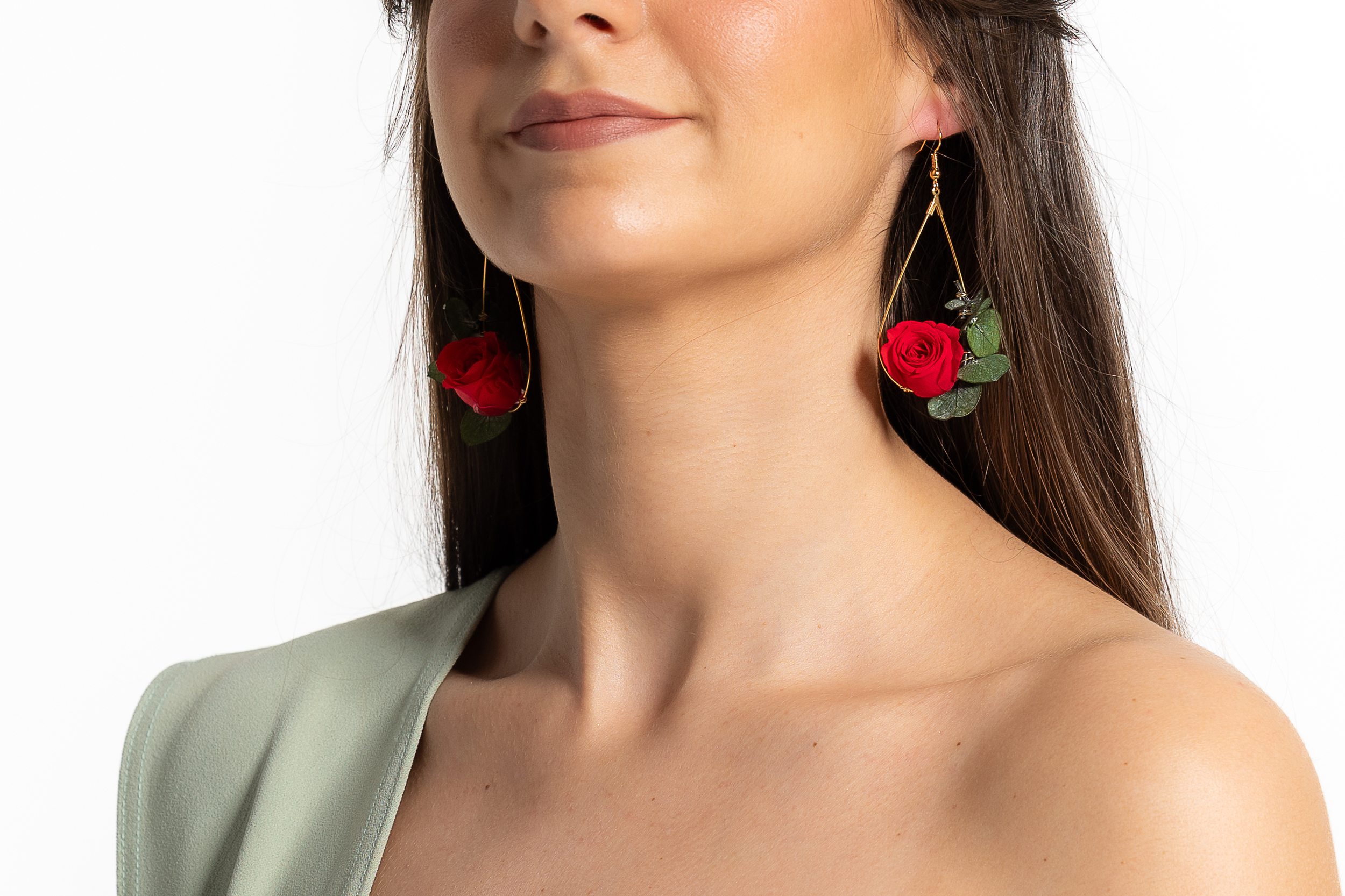 Boucles d'oreilles roses rouges stabilisées LUNELLE  Mom'Zelle  Faites une déclaration avec les boucles d'oreilles roses rouges stabilisées LUNELLE à l’esprit bohème et champêtre