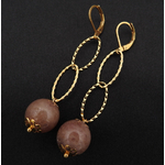 Boucles d’oreilles pendantes dorées ODELIA ornées de pierres fines en agate  by Mom’Zelle MMC089