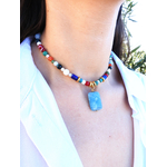 Collier ras de cou « Energie et Vitalité » ALEGRIA by MomZelle orné de pierres fines avec un magnifique pendentif en quartz éponge bleu MMC042